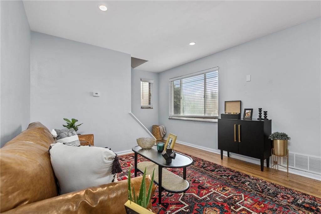 4131 Beehner Road Pittsburgh, PA 15217 - Photo 7 of 22 Gallery Image 7