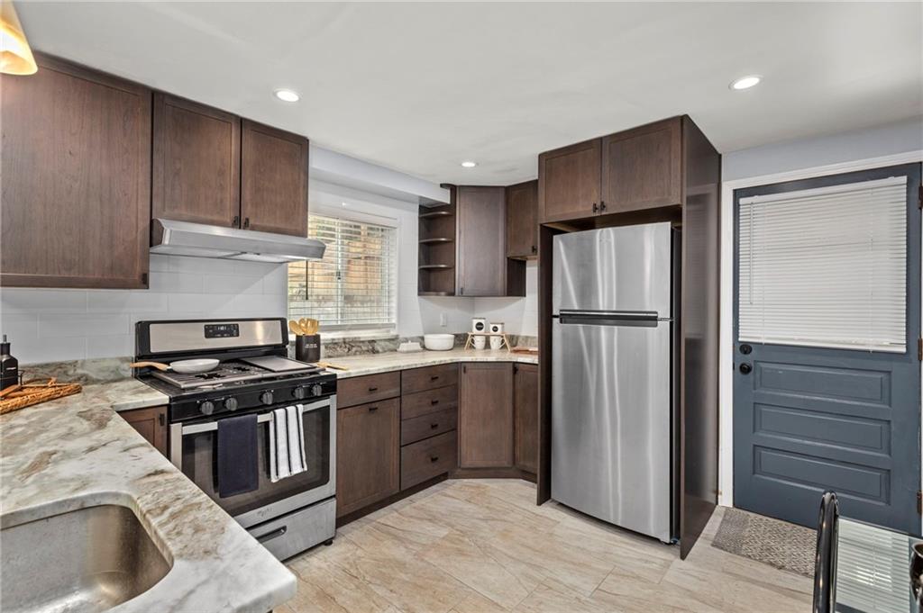 4131 Beehner Road Pittsburgh, PA 15217 - Photo 10 of 22 Gallery Image 10