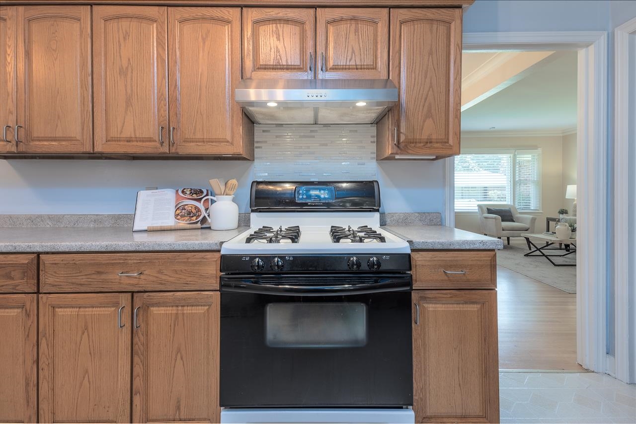4696 Kaye Road Memphis, TN 38117 - Photo 23 of 39 a stove top oven sitting inside of a kitchen