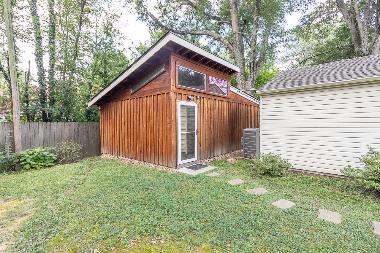 4696 Kaye Road Memphis, TN 38117 - Photo 38 of 39 a view of a backyard with barn and wooden fence