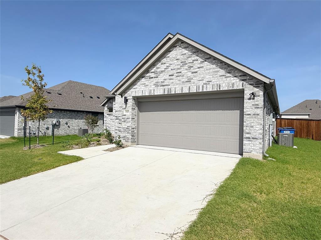 1909 Sandpiper Way Princeton, TX 75407 - Photo 3 of 35