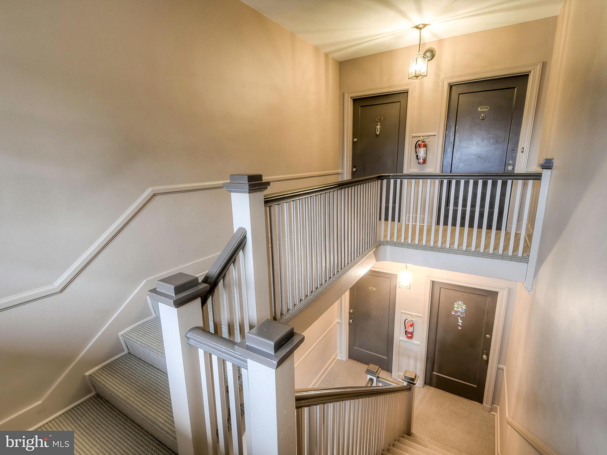 610 Somerset Road, Unit 302 Baltimore, MD 21210 - Photo 37 of 39 Hallway