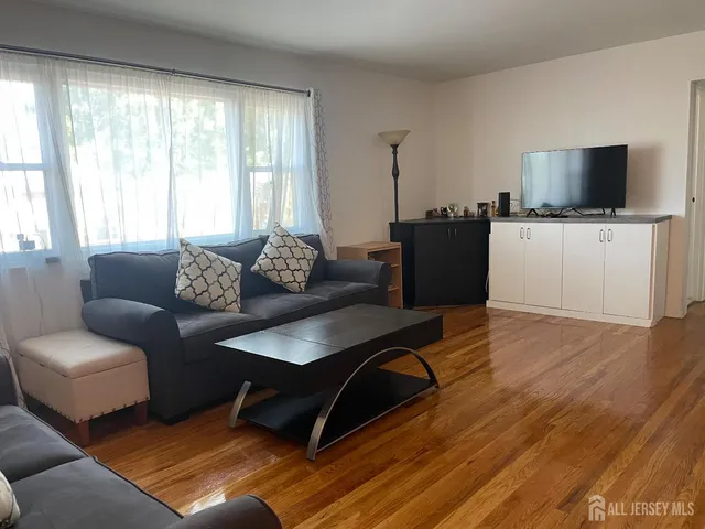 $174,900 | 182 Evergreen Road, Unit 3B, Edison, NJ 08837