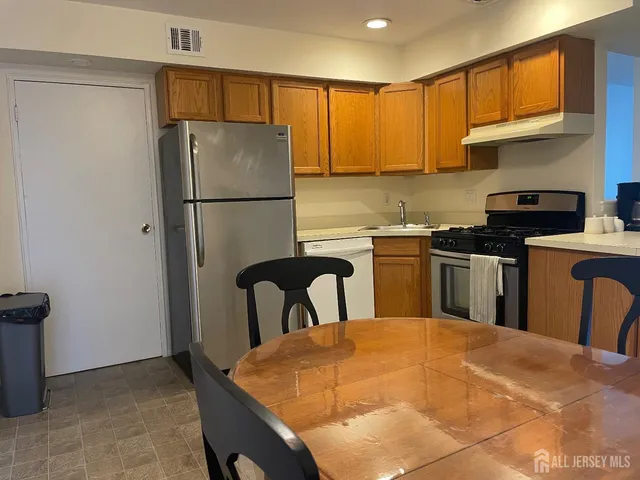 $174,900 | 182 Evergreen Road, Unit 3B, Edison, NJ 08837