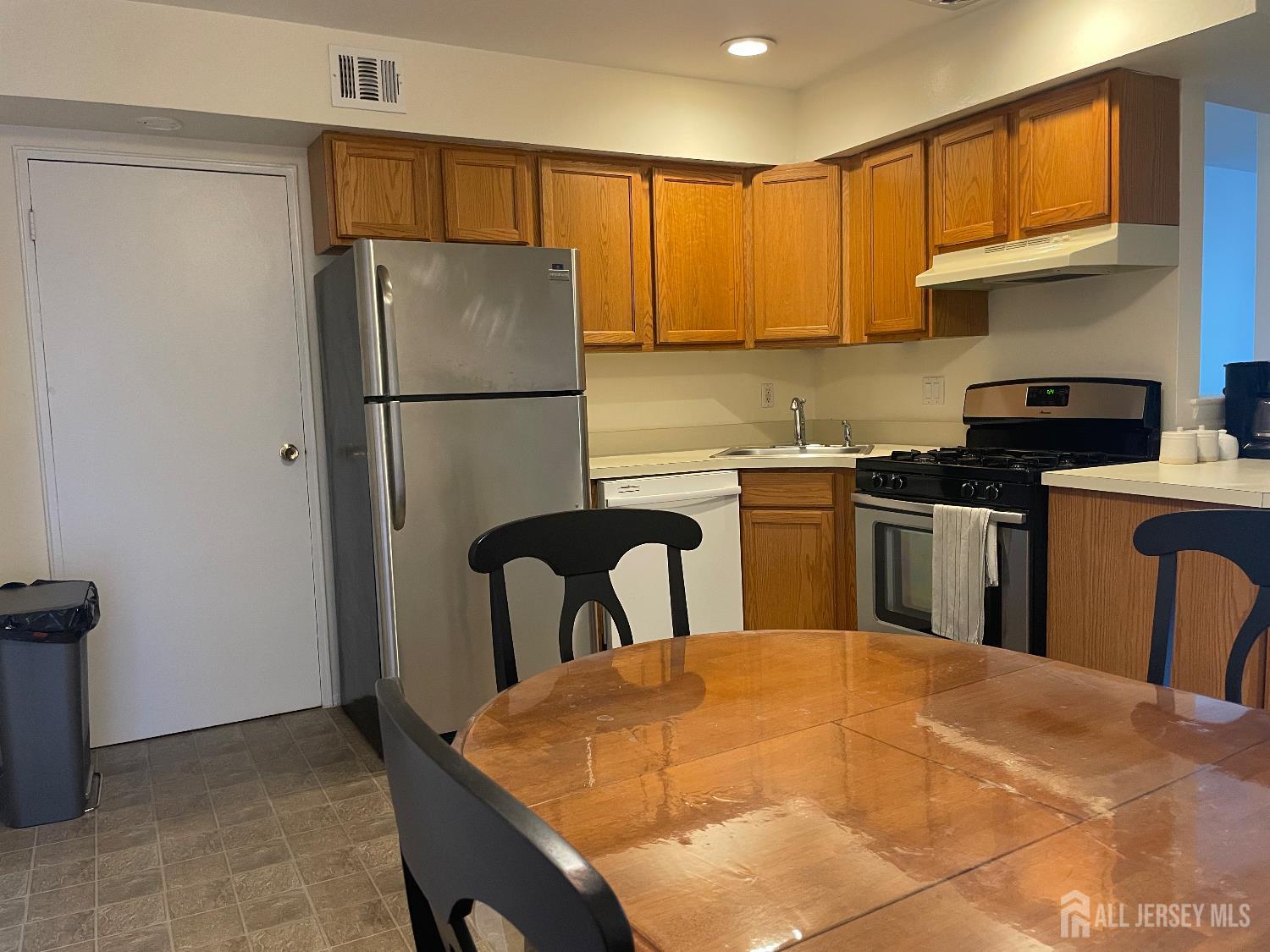 182 Evergreen Road, Unit 3B Edison, NJ 08837 - Photo 5 of 9 a kitchen with stainless steel appliances granite countertop a refrigerator a sink a stove and white cabinets