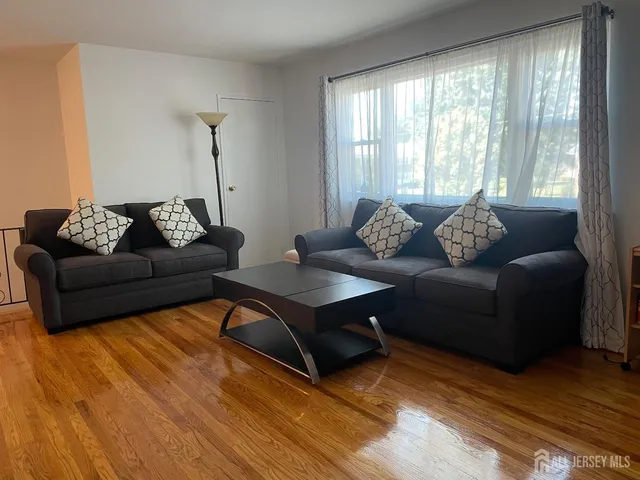 $174,900 | 182 Evergreen Road, Unit 3B, Edison, NJ 08837