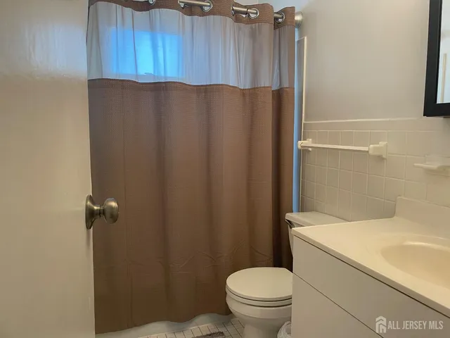 $174,900 | 182 Evergreen Road, Unit 3B, Edison, NJ 08837