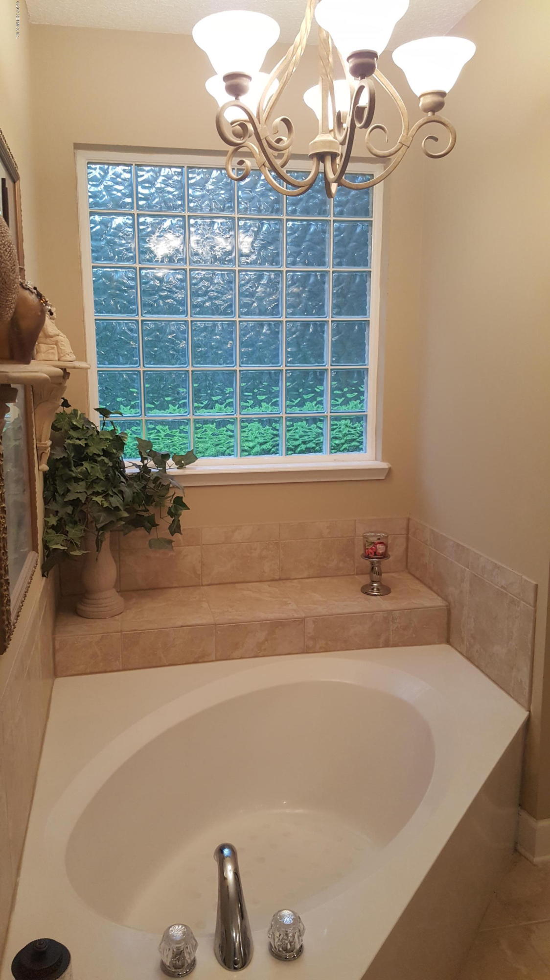 2521 Crooked Creek Point Road Middleburg, FL 32068 - Photo 26 of 39 Corner tub