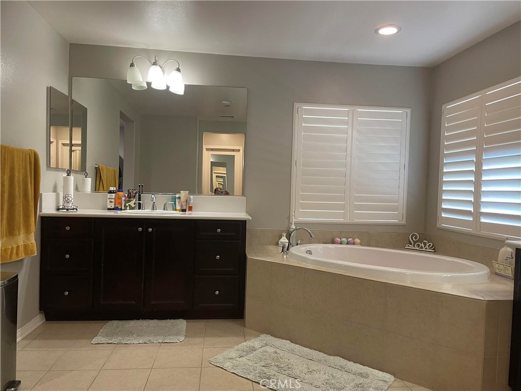 1563 Silver Shadow Drive Thousand Oaks, CA 91320 - Photo 13 of 24 a bathroom with a sink vanity and a bathtub