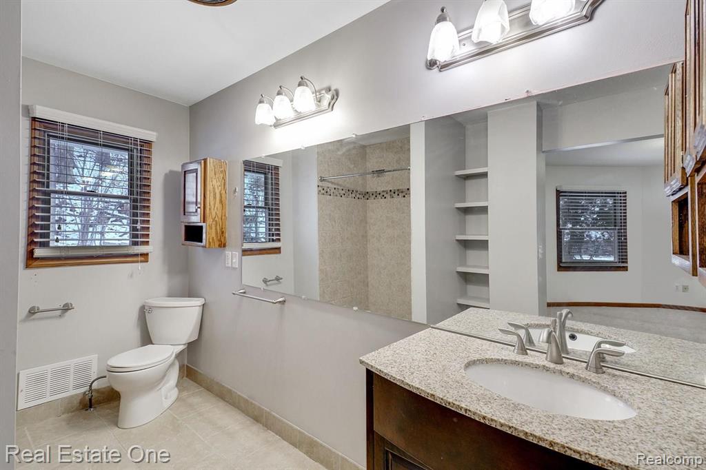 887 Woodridge Court Rochester, MI 48307 - Photo 35 of 39