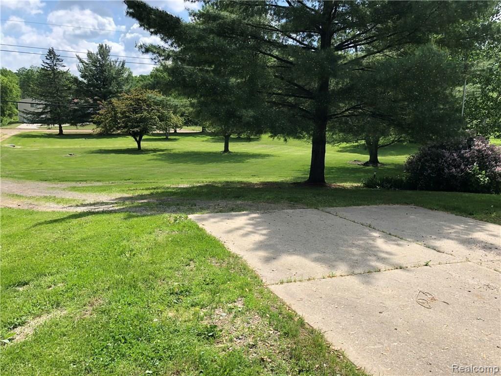 7333 Linden Road Fenton, MI 48430 - Photo 20 of 23 Front Yard! Country Setting!