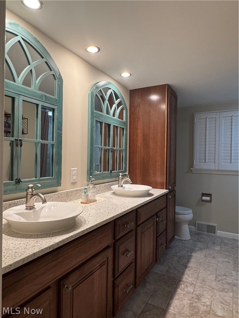 8420 West Ridge Road Elyria, OH 44035 - Photo 23 of 32 upbath