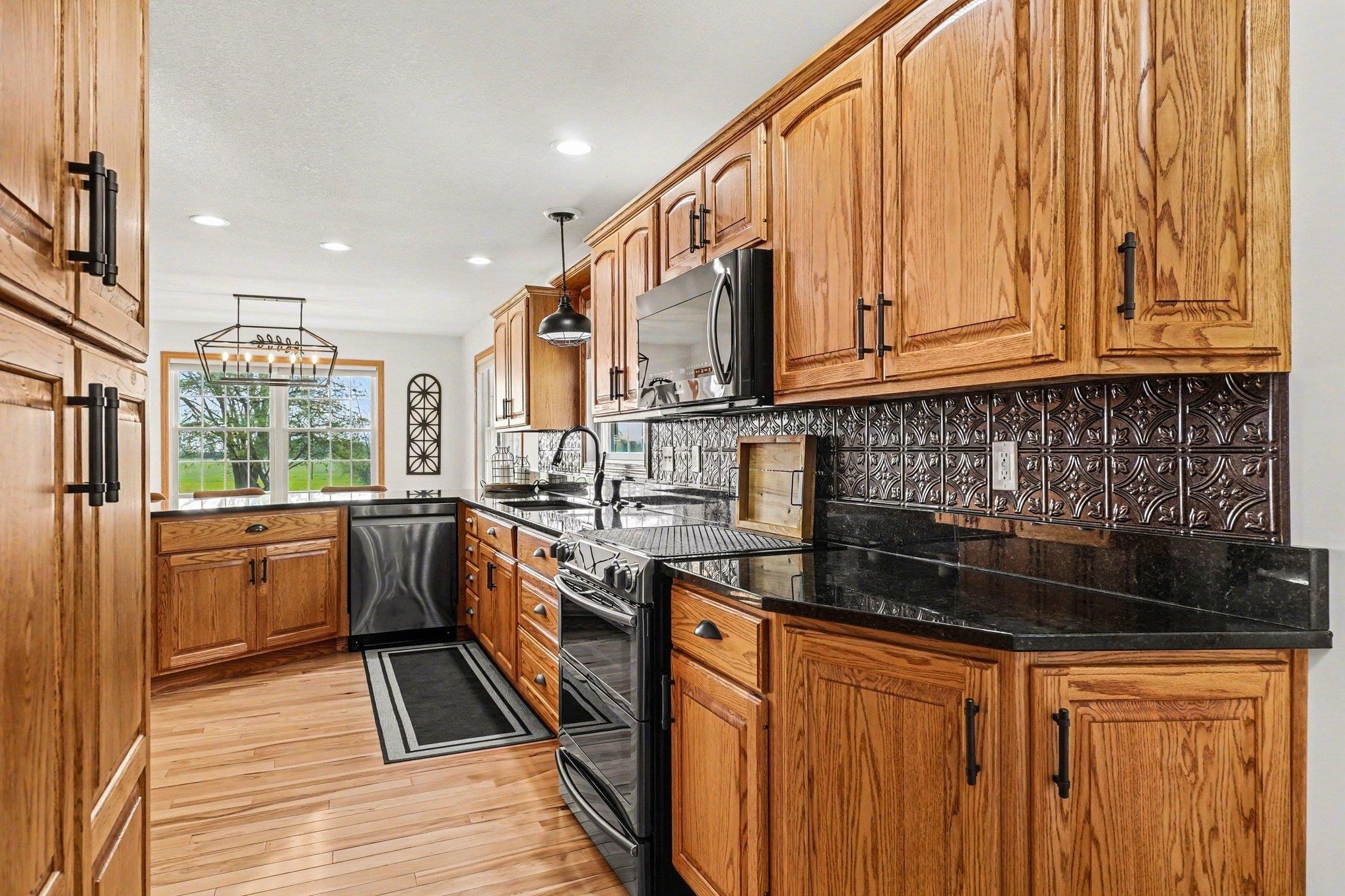 5605 North Shore Road Pinconning, MI 48650 - Photo 19 of 37