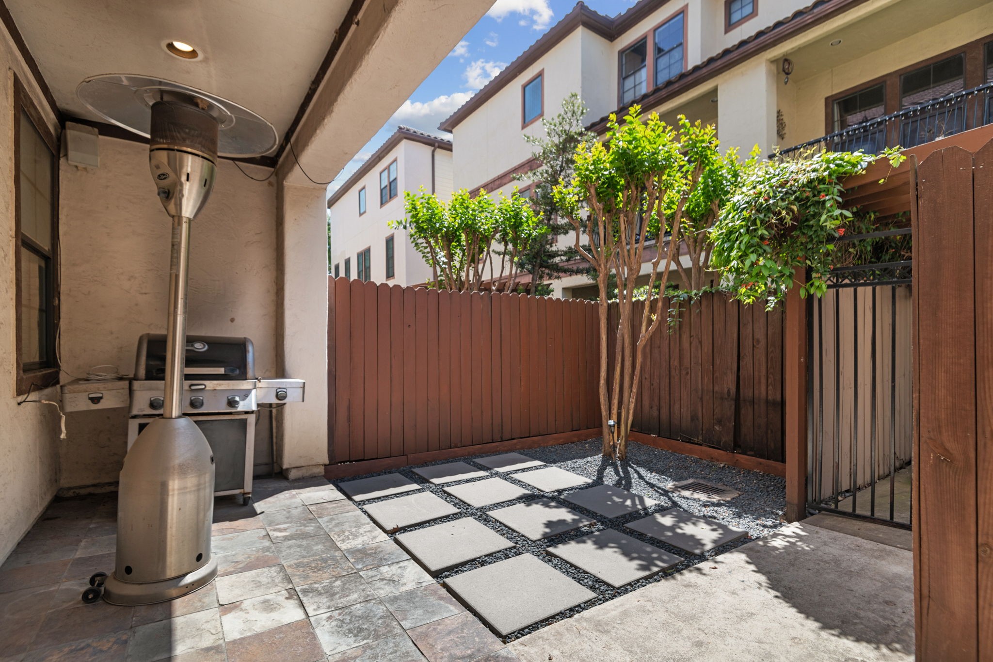 3935 Gibson Street Houston, TX 77007 - Photo 2 of 26