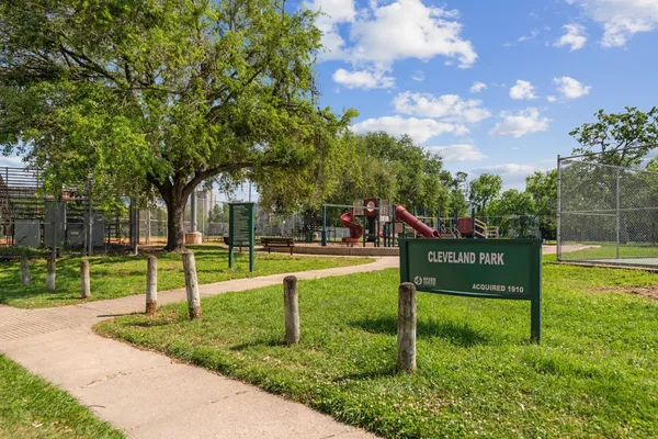 $3,700 | 3935 Gibson Street, Houston, TX 77007