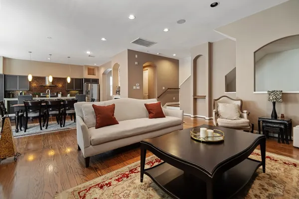 $3,700 | 3935 Gibson Street, Houston, TX 77007