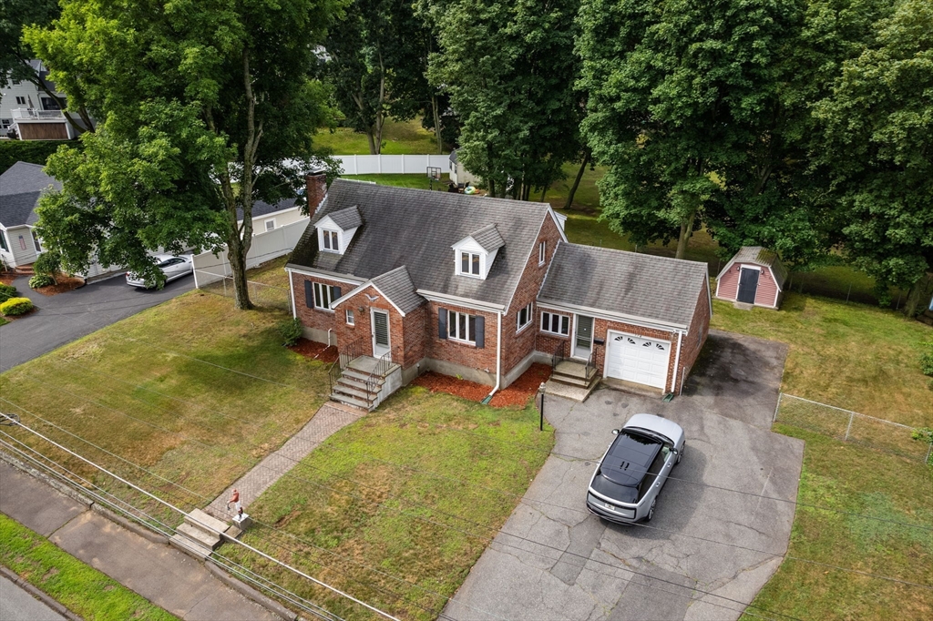 114 Parker Road Wakefield, MA 01880 - Photo 2 of 23 Gallery Image 2
