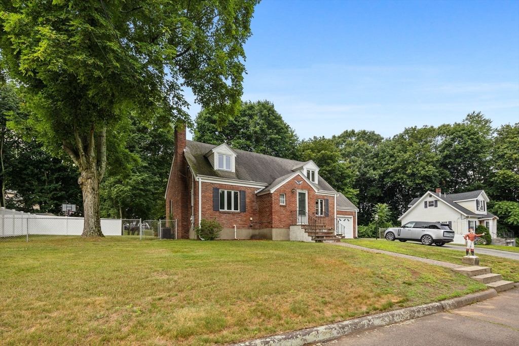 114 Parker Road Wakefield, MA 01880 - Photo 3 of 23 Gallery Image 3
