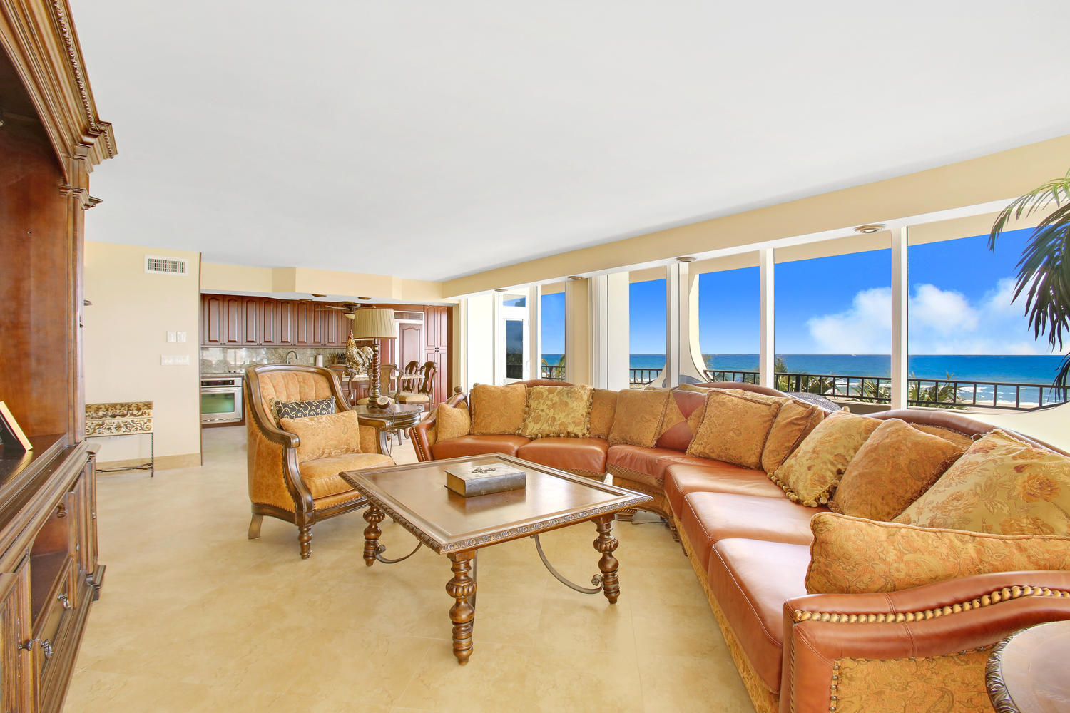 2800 South Ocean Boulevard, Unit 2F Boca Raton, FL 33432 - Photo 4 of 20 Open family room