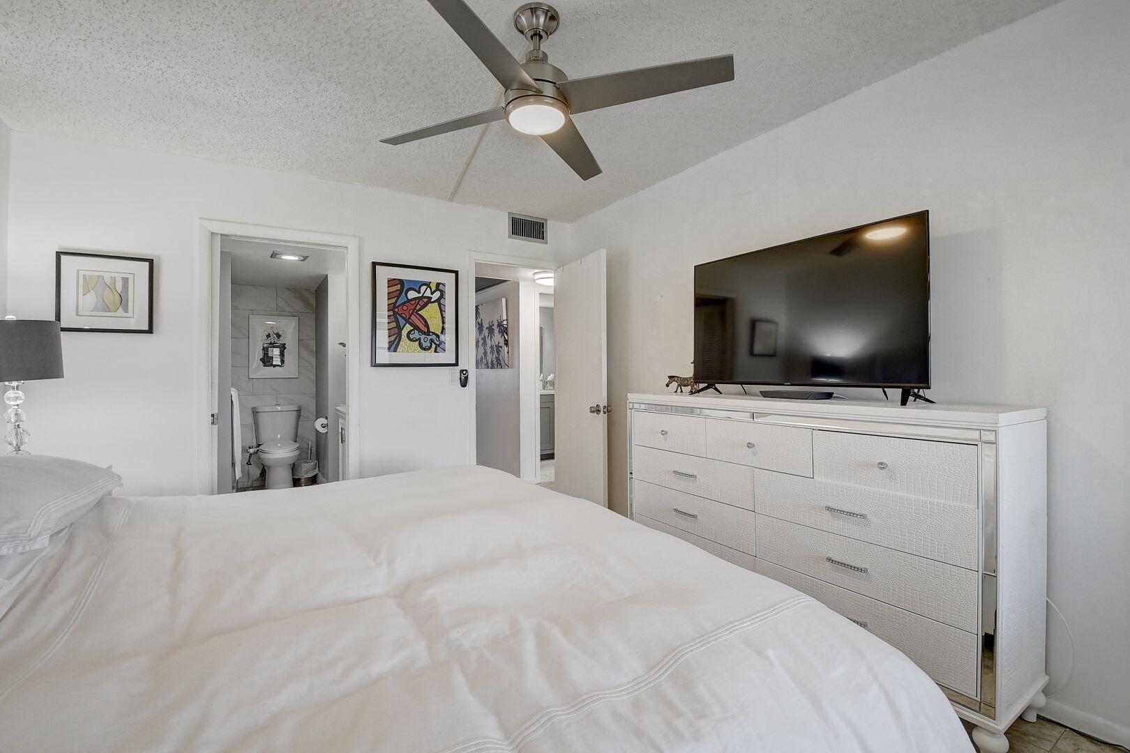 1031 Rexford B Boca Raton, FL 33434 - Photo 14 of 44 4164e99fcea7658bf715b74e0ddf1d07_1718770