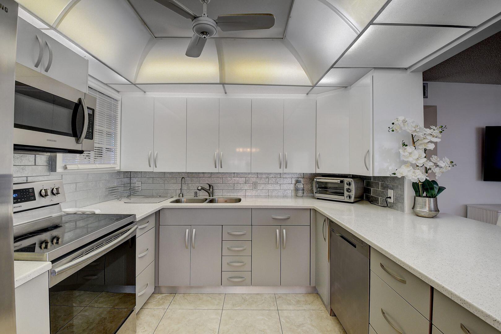 1031 Rexford B Boca Raton, FL 33434 - Photo 5 of 44 cdc02c13f65e89d8b96120b0f8e2cdad_1718771