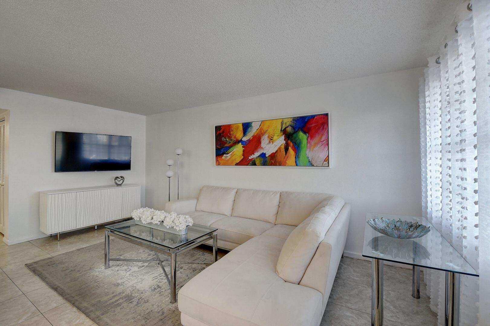 1031 Rexford B Boca Raton, FL 33434 - Photo 10 of 44 952b5d99eba6302b3fe572b6b9fd5052_1718771
