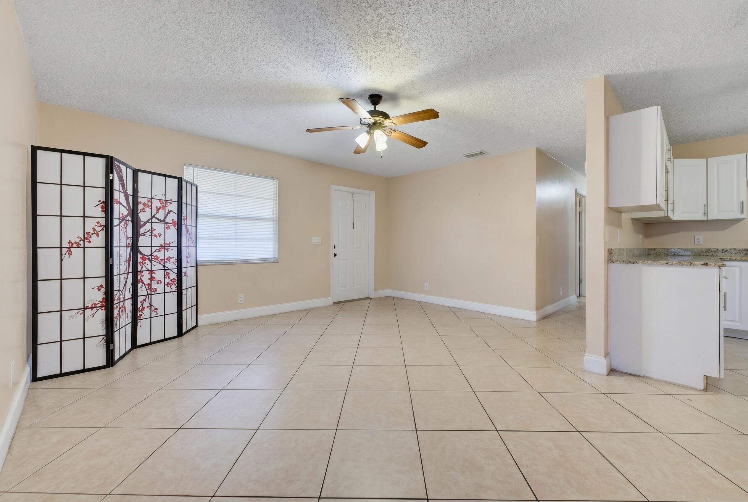 1525 West 17th Street Riviera Beach, FL 33404 - Photo 7 of 18 Woolf_1525_W_17th_declutter (5)