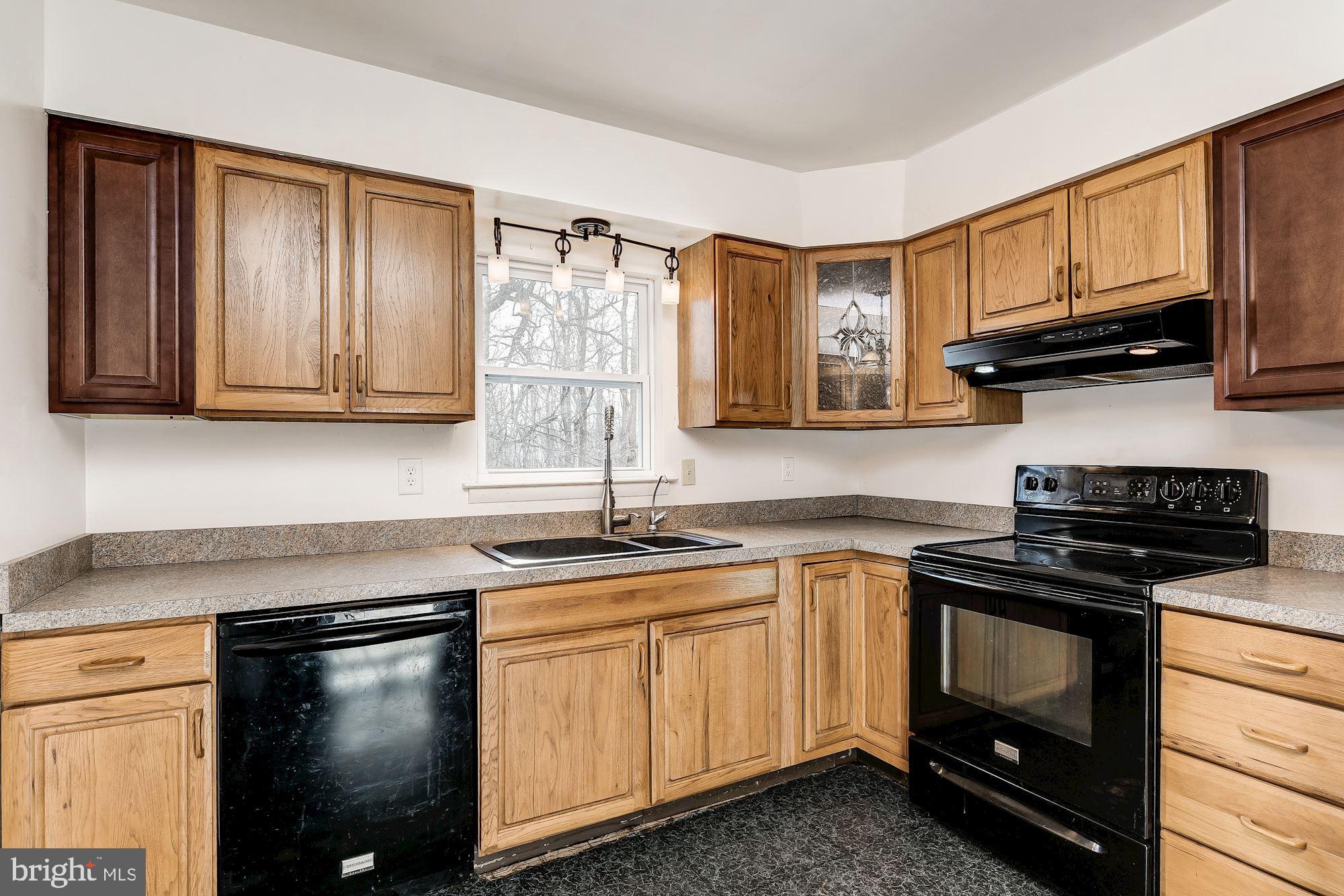 533 Bachmans Valley Road Westminster, MD 21157 - Photo 11 of 24 Kitchen