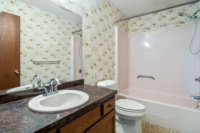 $1,950 | 1145 Hayward Street, Manchester, NH 03103