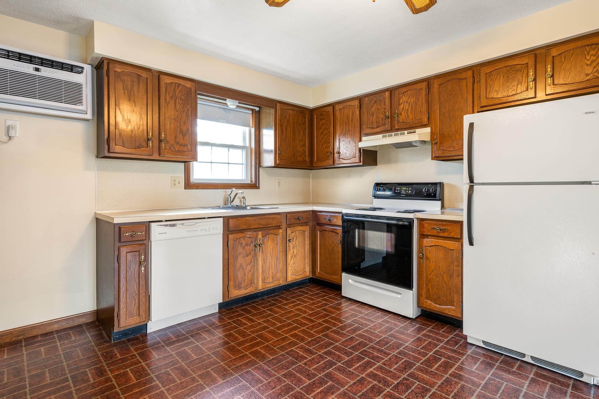 1145 Hayward Street Manchester, NH 03103 - Photo 5 of 24