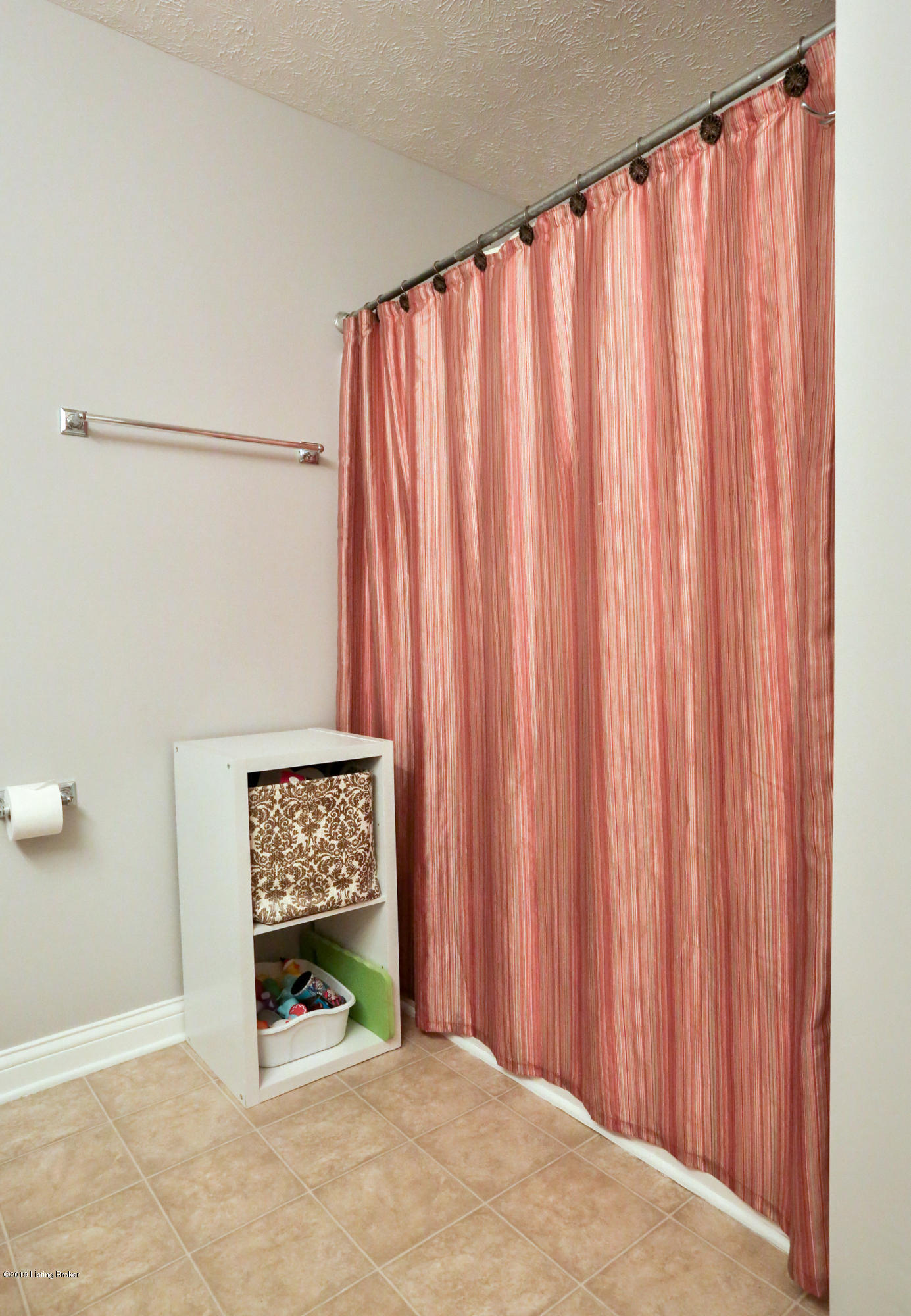 7113 Whipple Road Louisville, KY 40272 - Photo 20 of 39 CT6C5205