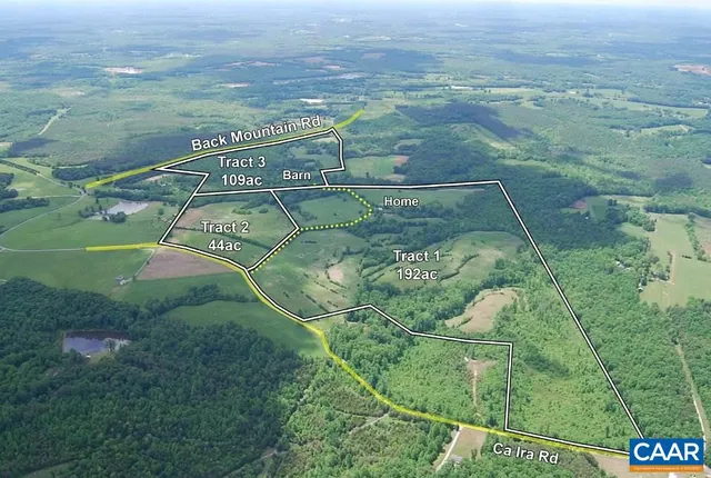 a view of a tennis court