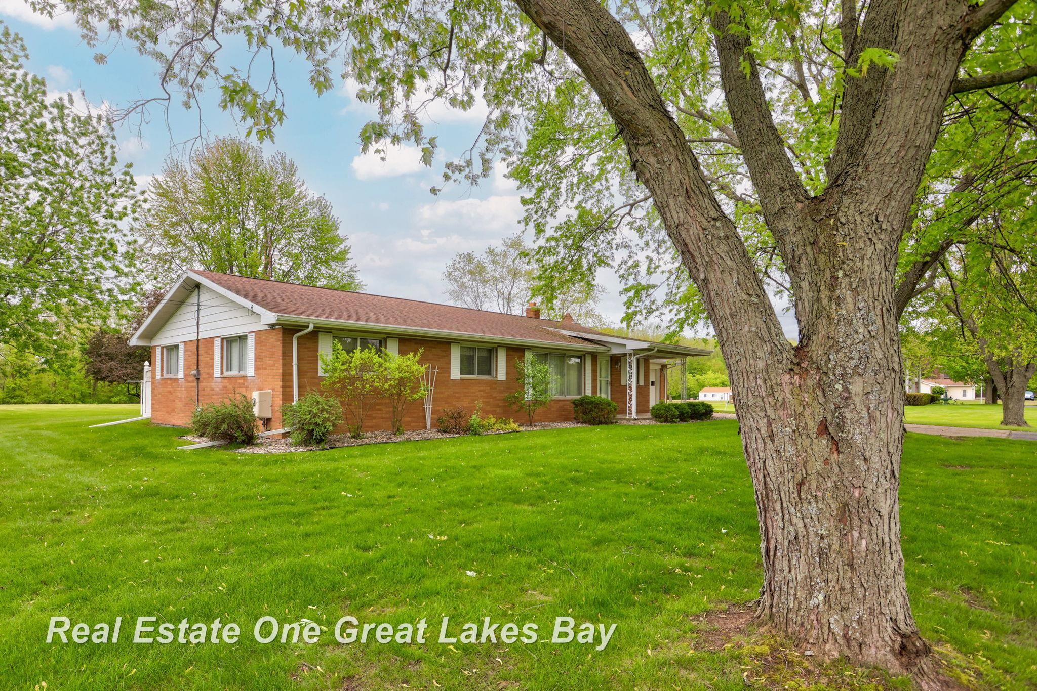 5354 North River Road Freeland, MI 48623 - Photo 3 of 53