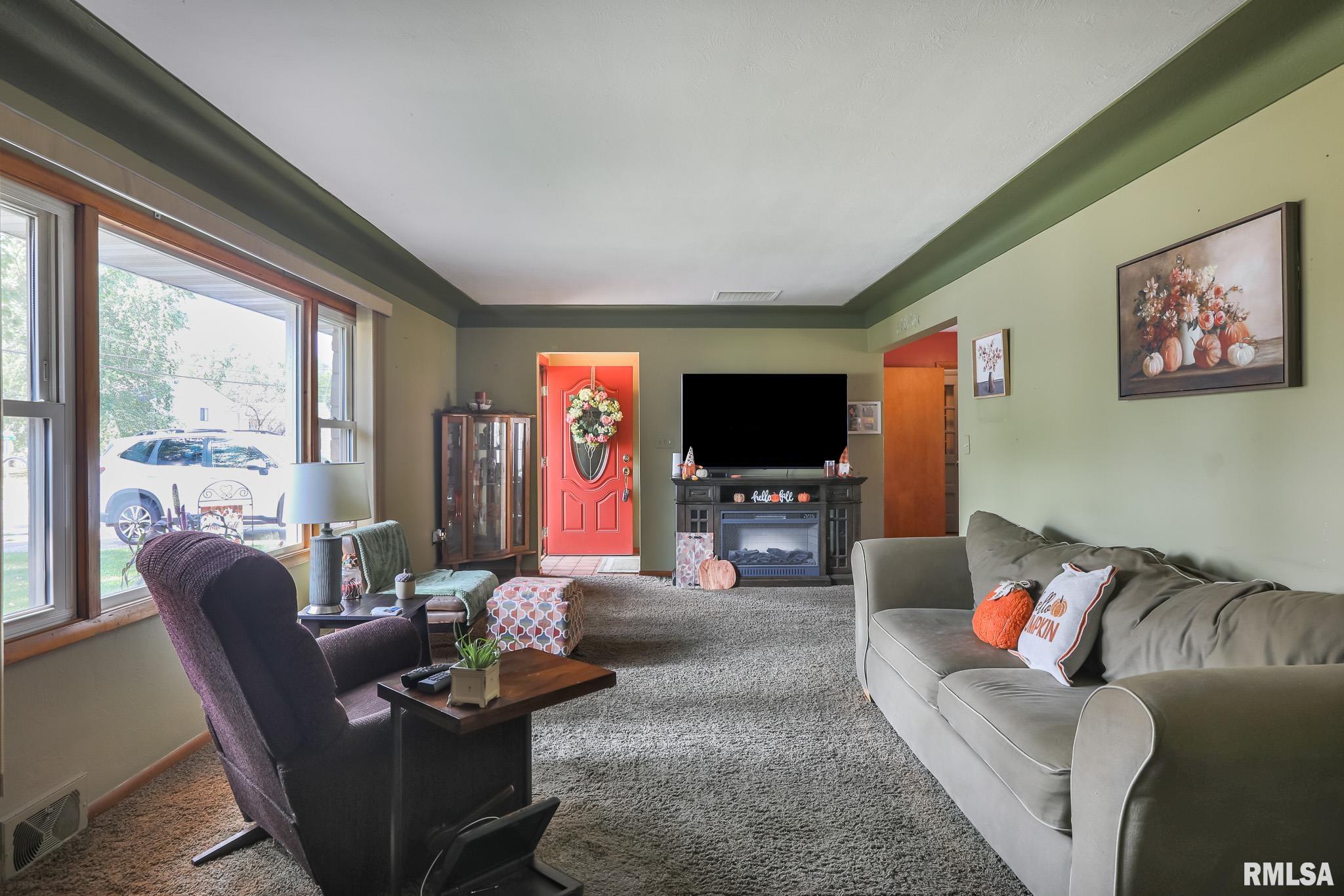 1907 Sheridan Road Pekin, IL 61554 - Photo 4 of 31 Gallery Image 4