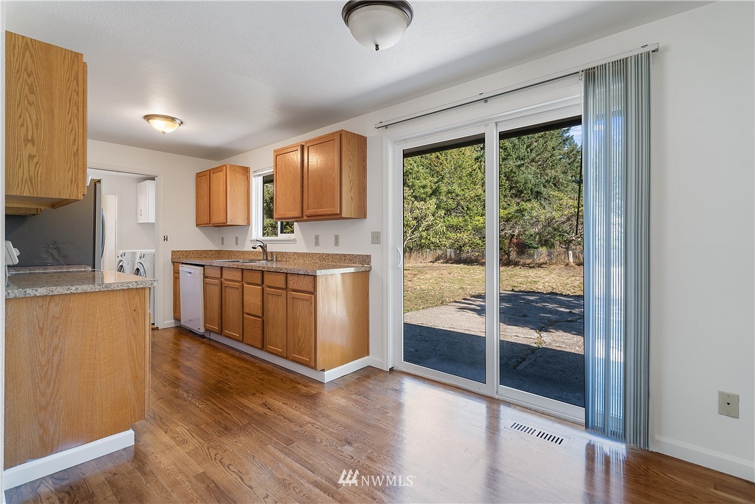 623 Military Road East Tacoma, WA 98445 - Photo 12 of 30