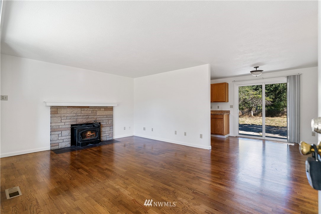 623 Military Road East Tacoma, WA 98445 - Photo 9 of 30