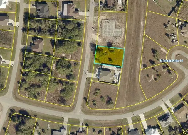 walk in closet and window