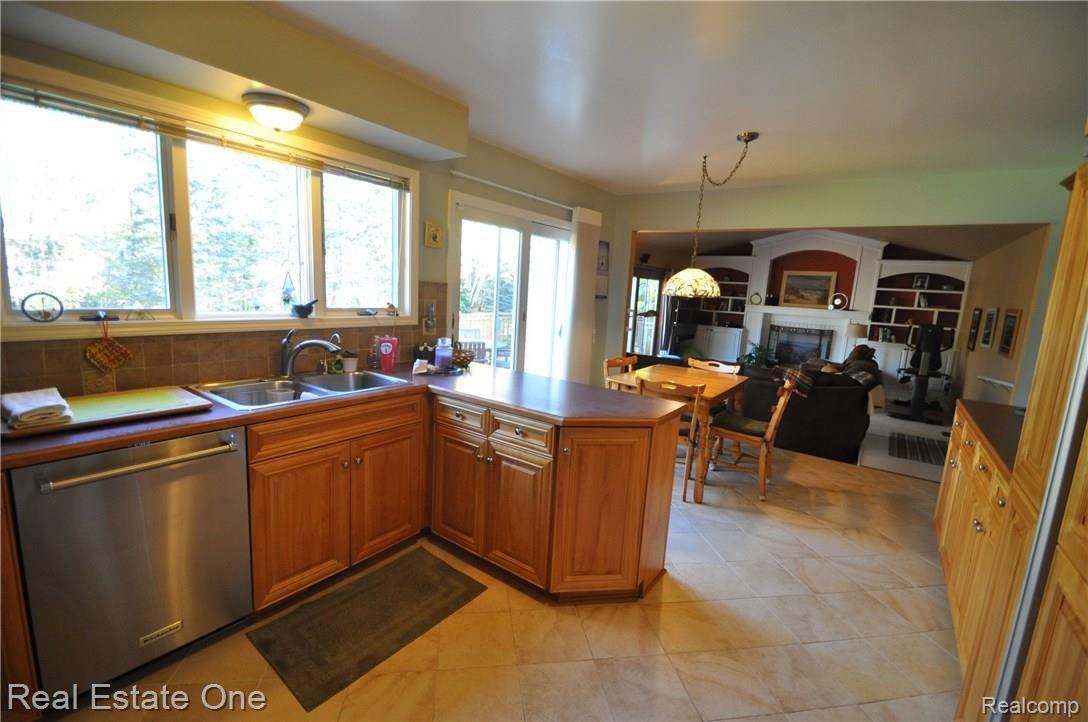 1286 Hathaway Rising Rochester, MI 48306 - Photo 6 of 33 6.JPG