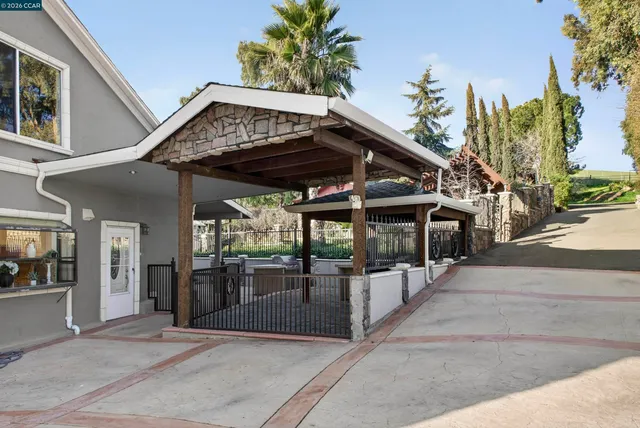 $1,675,000 | 1956 Holly Drive, Concord, CA 94521