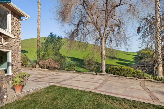 $1,675,000 | 1956 Holly Drive, Concord, CA 94521