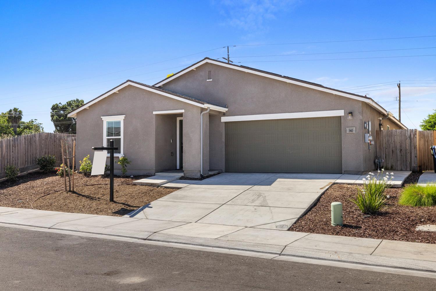 342 Rubicon Court Merced, CA 95341 - Photo 3 of 40 a front view of a house with entertaining space