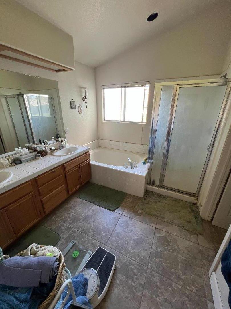 1283 Prado Drive Soledad, CA 93960 - Photo 14 of 23 a bathroom with a sink a bathtub and a mirror