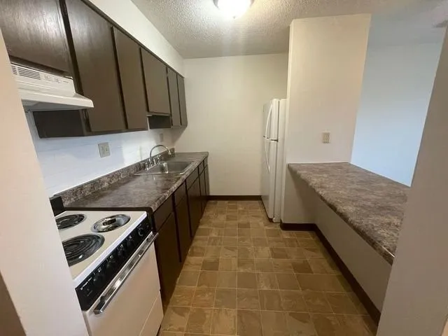 $780 | 979 South Serrano Avenue, Los Angeles, CA 90006