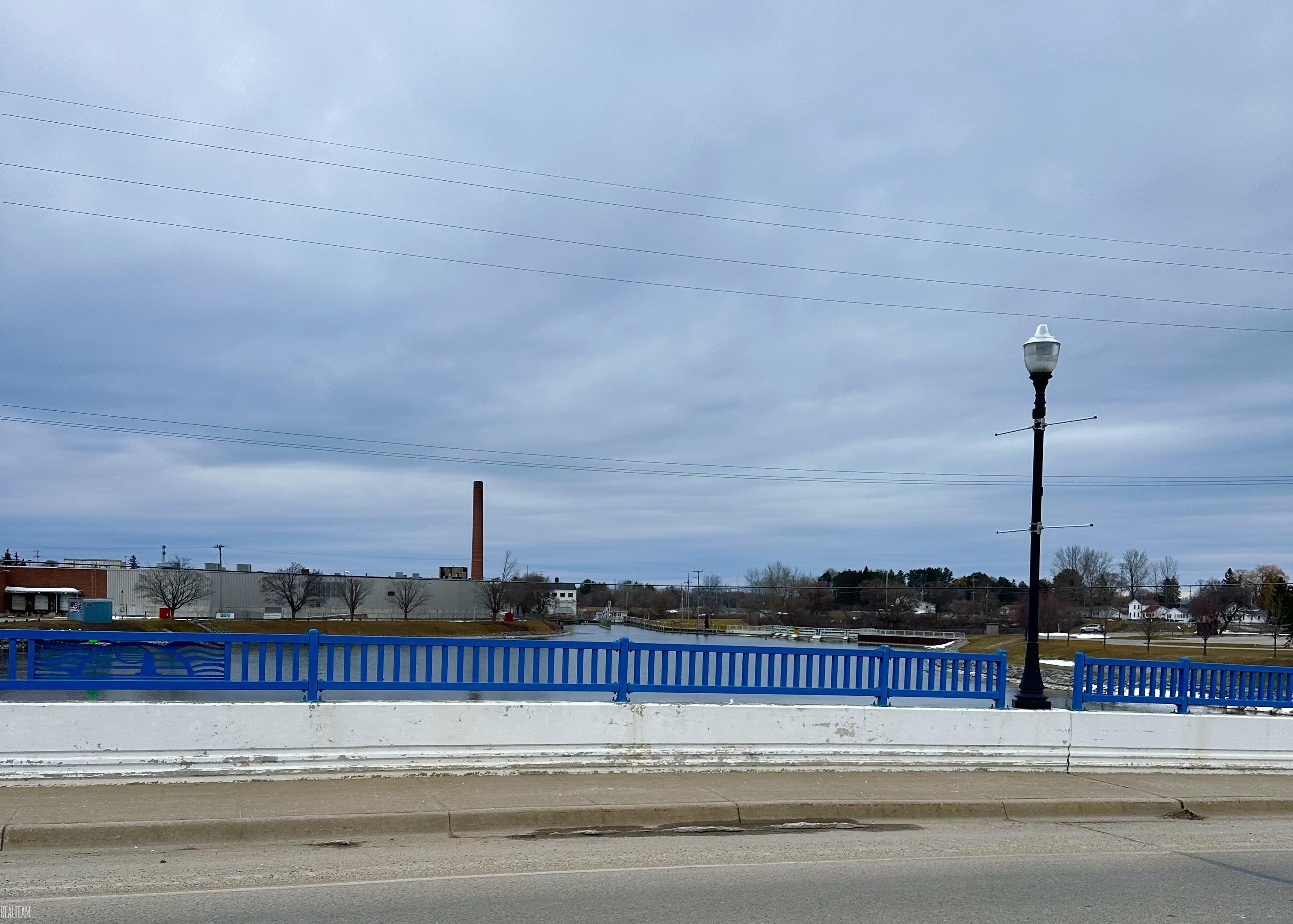 18293 Liberty Cheboygan, MI 49721 - Photo 3 of 11 50133671-f7dbeda7-14f8-43eb-a090-1b9384c78610.JPG