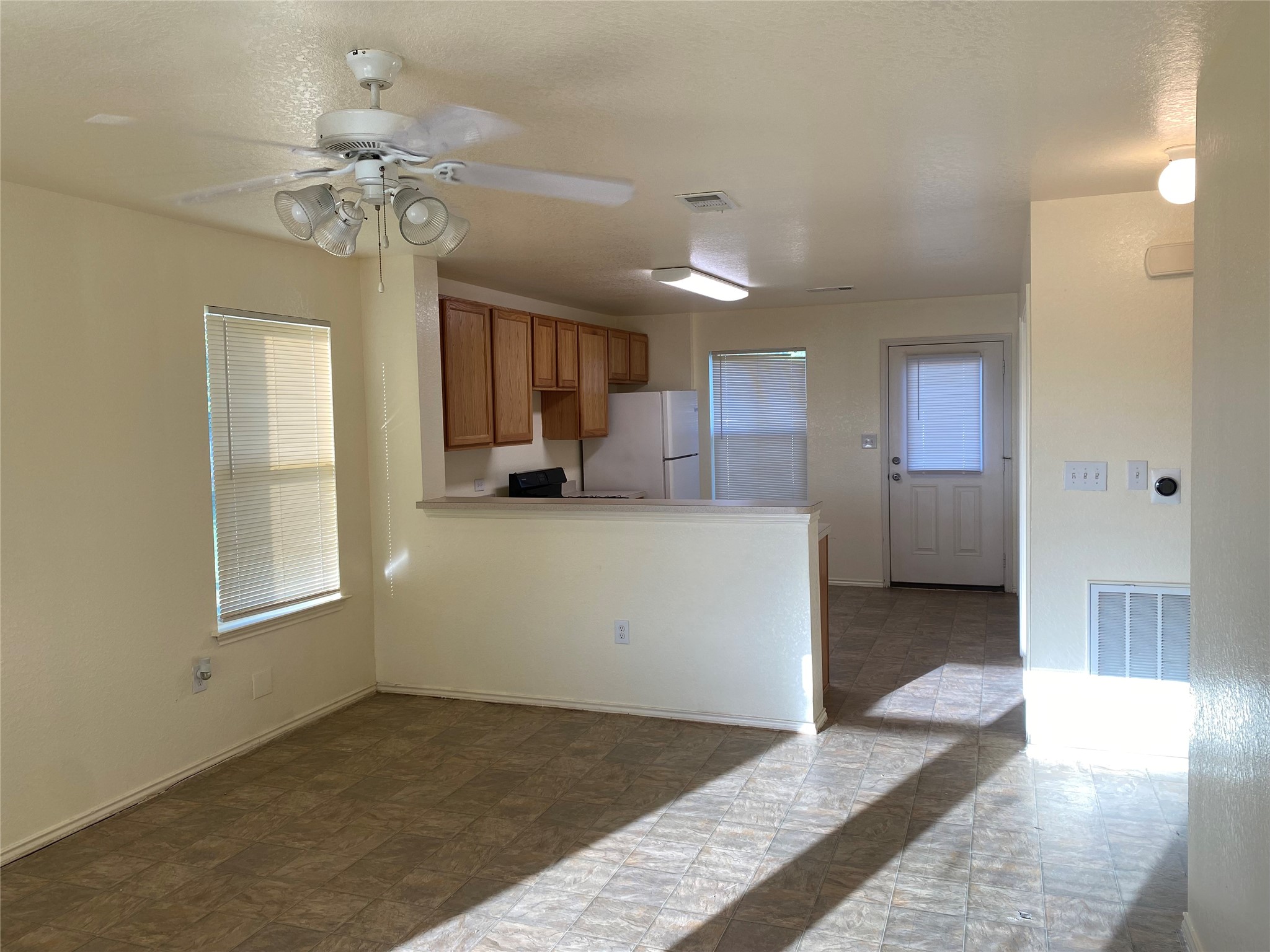 13023 Pleasant Valley Drive Rosharon, TX 77583 - Photo 11 of 21 a view of a hallway with a kitchen