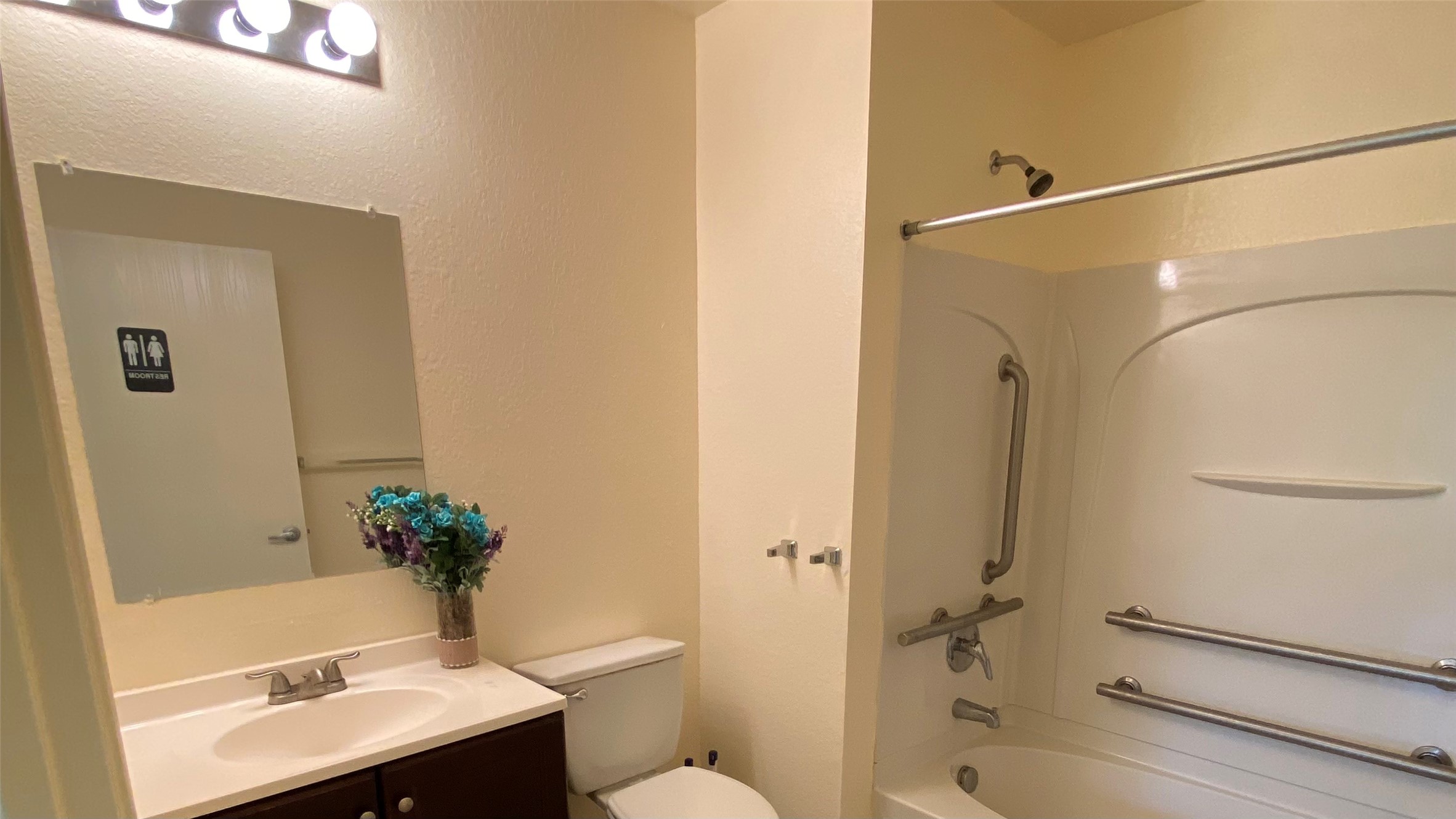 13023 Pleasant Valley Drive Rosharon, TX 77583 - Photo 12 of 21 a bathroom with a sink toilet and shower