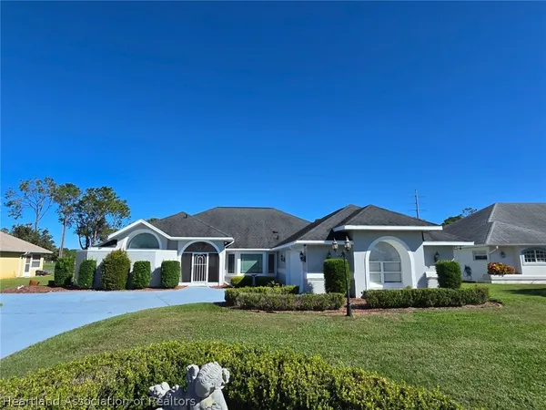 $2,200 | 2922 Wynstone Drive, Sebring, FL 33875