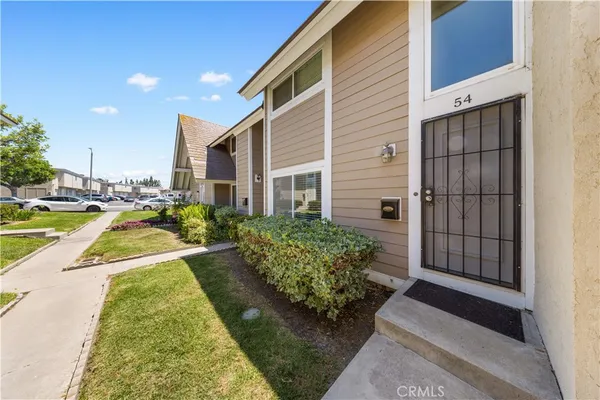 $829,000 | 54 Kazan Street, Unit 27, Irvine, CA 92604