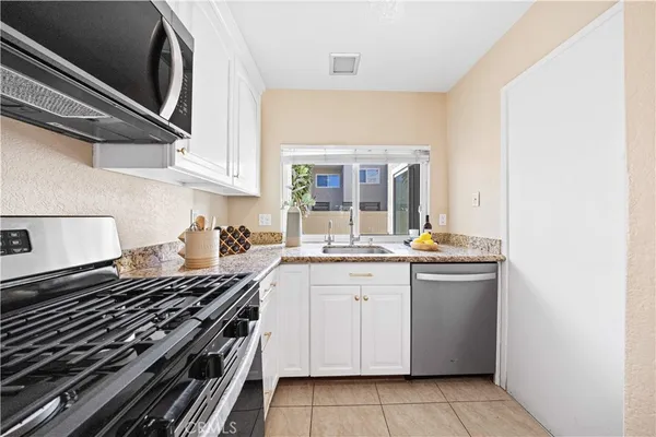 $829,000 | 54 Kazan Street, Unit 27, Irvine, CA 92604