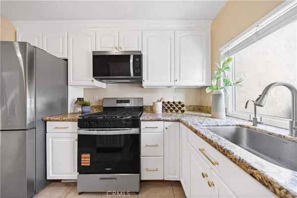 $829,000 | 54 Kazan Street, Unit 27, Irvine, CA 92604